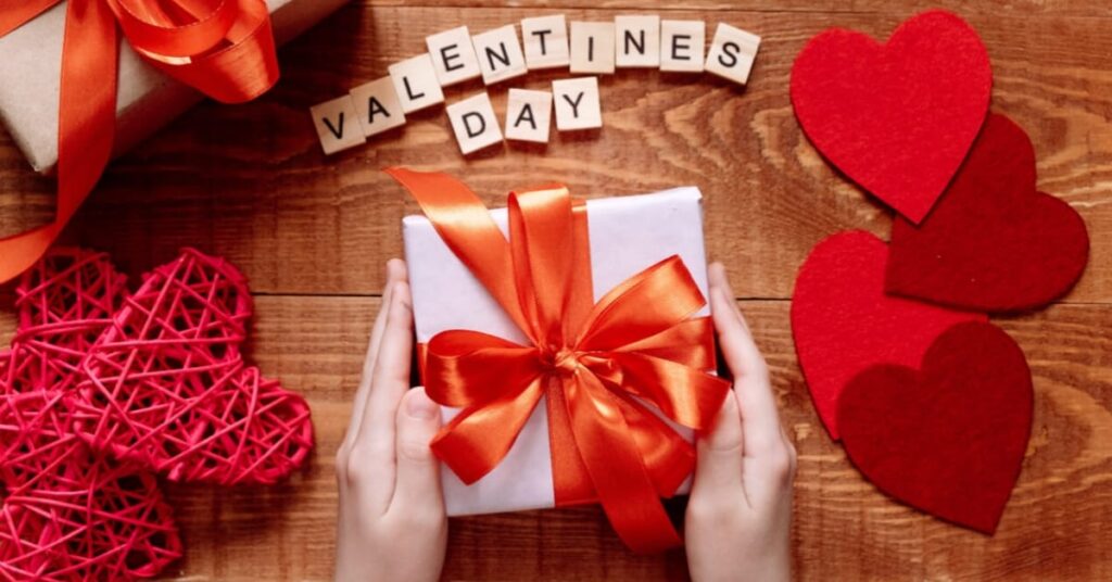 Top 10 Valentine Day Gifts For GirlfriendBoyfriend Under ₹500 Only